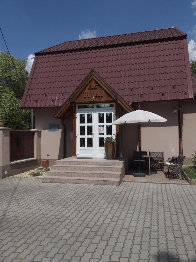 Kata Panzio Hotell Oroszlány Eksteriør bilde