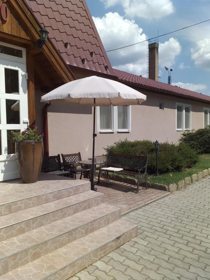 Kata Panzio Hotell Oroszlány Eksteriør bilde