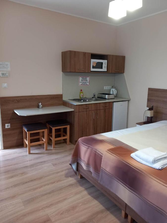 Kata Panzio Hotell Oroszlány Eksteriør bilde
