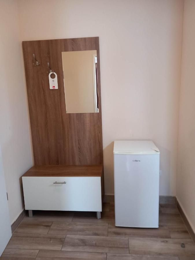 Kata Panzio Hotell Oroszlány Eksteriør bilde