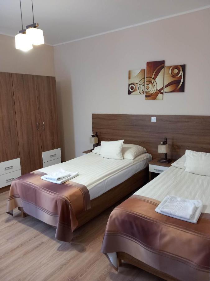Kata Panzio Hotell Oroszlány Eksteriør bilde