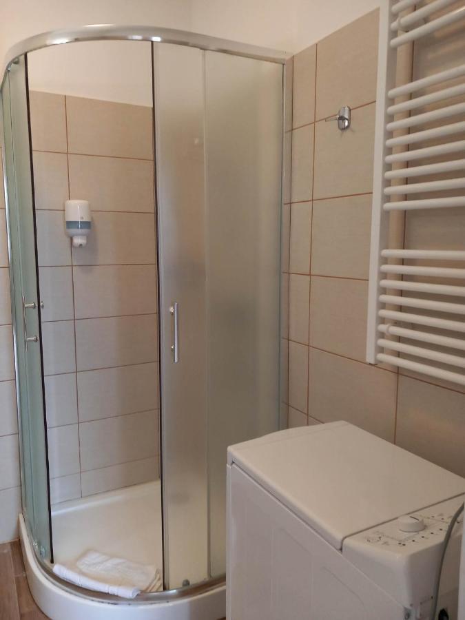 Kata Panzio Hotell Oroszlány Eksteriør bilde