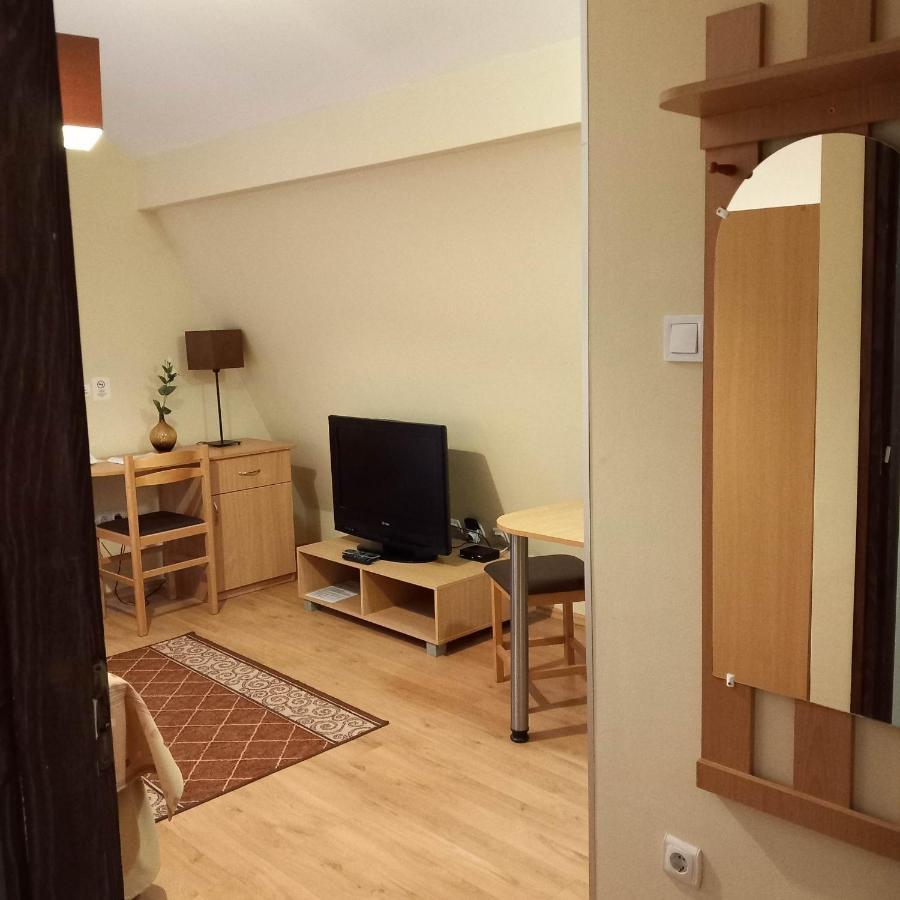 Kata Panzio Hotell Oroszlány Eksteriør bilde