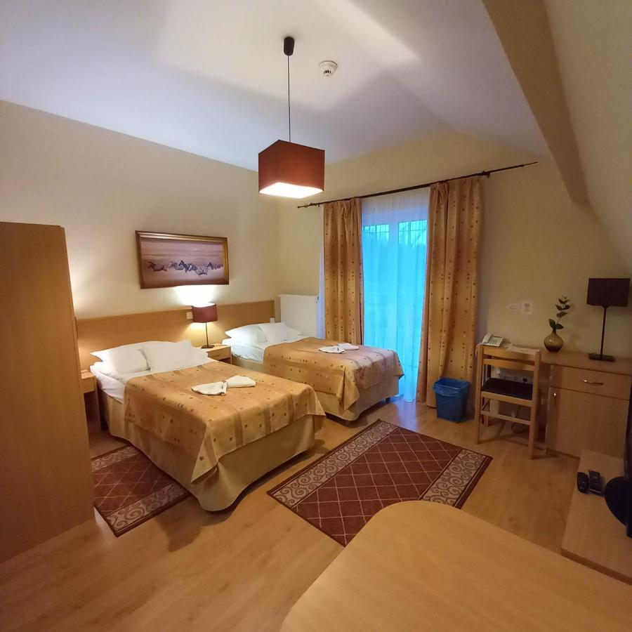 Kata Panzio Hotell Oroszlány Eksteriør bilde