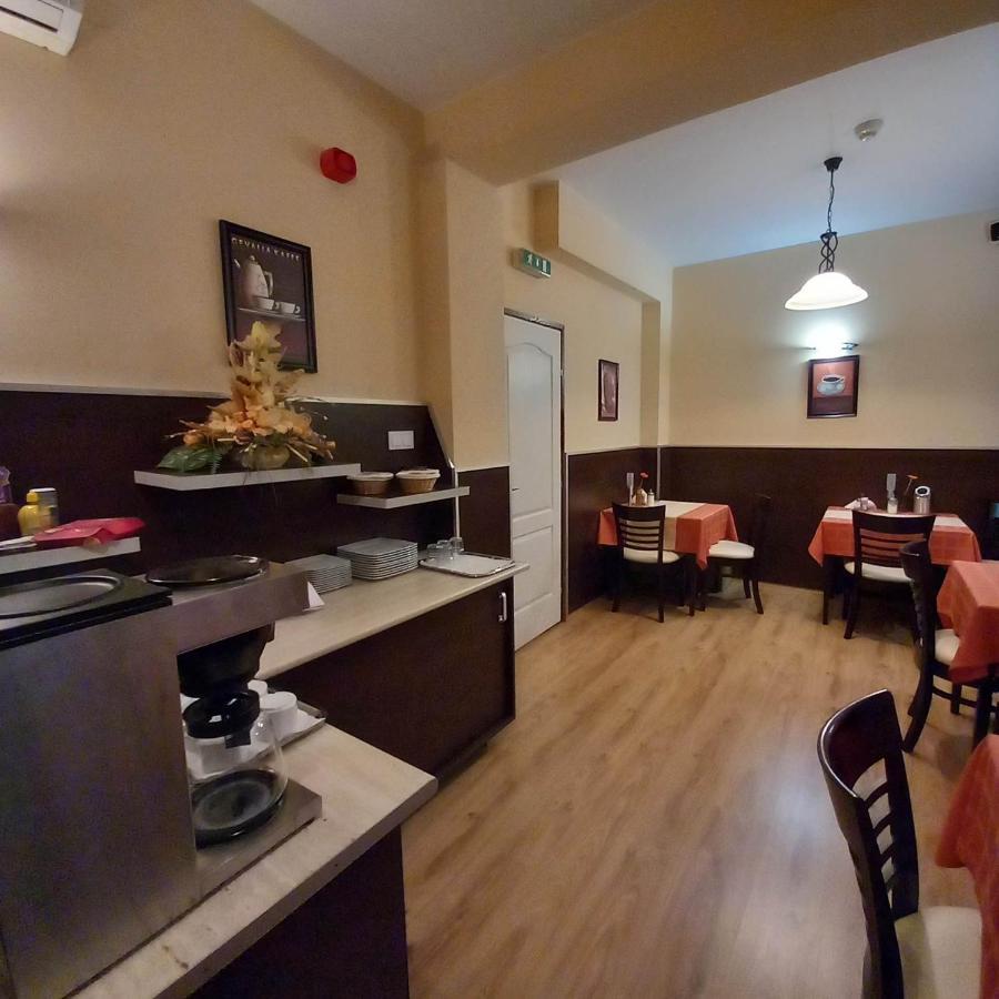 Kata Panzio Hotell Oroszlány Eksteriør bilde